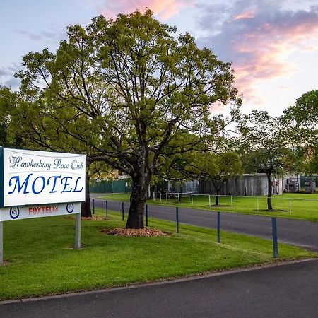 ווינדזור Hawkesbury Race Club Motel מראה חיצוני תמונה The entrance to the motel