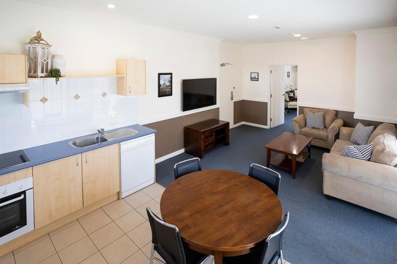 ווינדזור Hawkesbury Race Club Motel מראה חיצוני תמונה A typical apartment at the University of Tasmania's New College